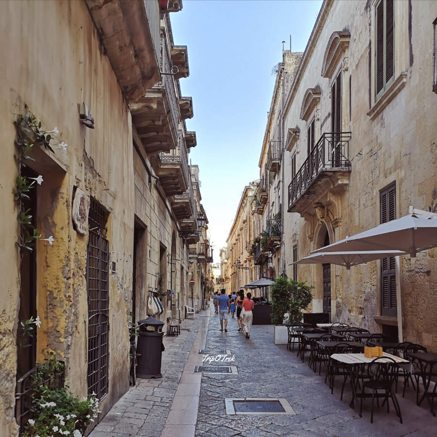 street, buildings, doors, people, Lecce, Salento, Apulia, TripOrTrek