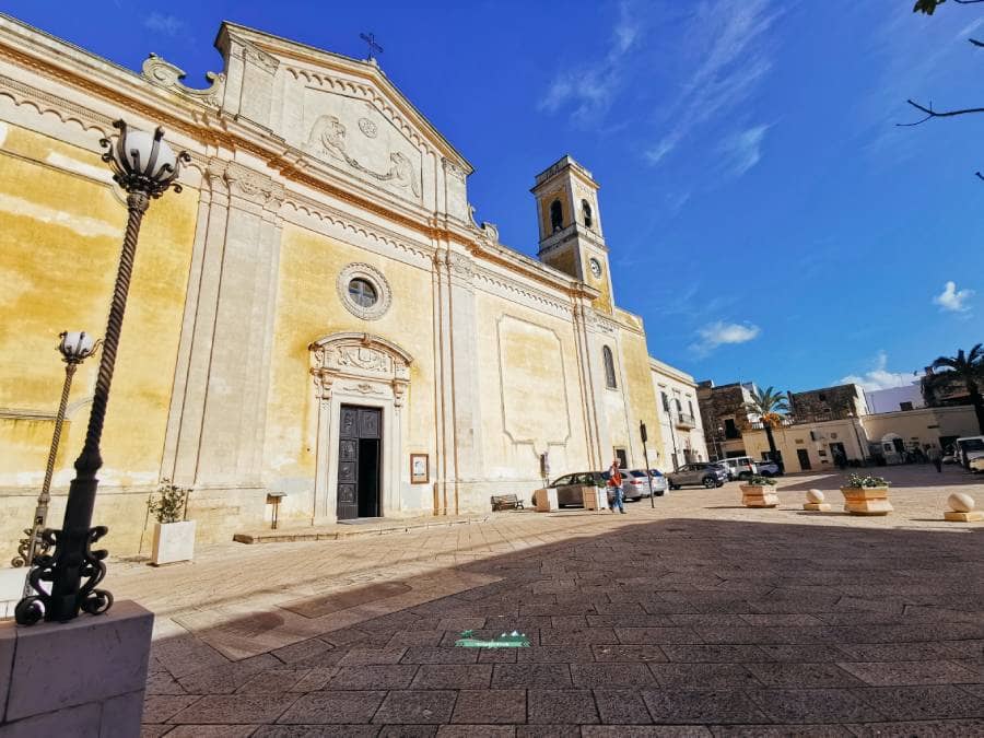 square-church-village-Salve-Salento-Apulia-TripOrTrek