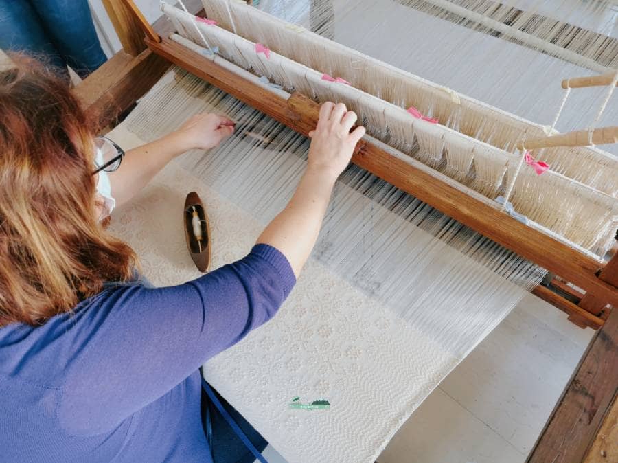woman-loom-threads-weaving-Salve-Puglia-Salento-TripOrTrek