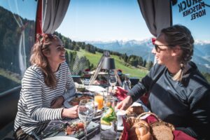 Innsbruck - cabinovia gourmet - credit Innsbruck Tourismus - Lea Hajner