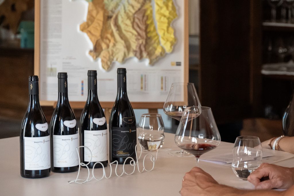 degustazione di vini di Cantina Saffirio nelle Langhe